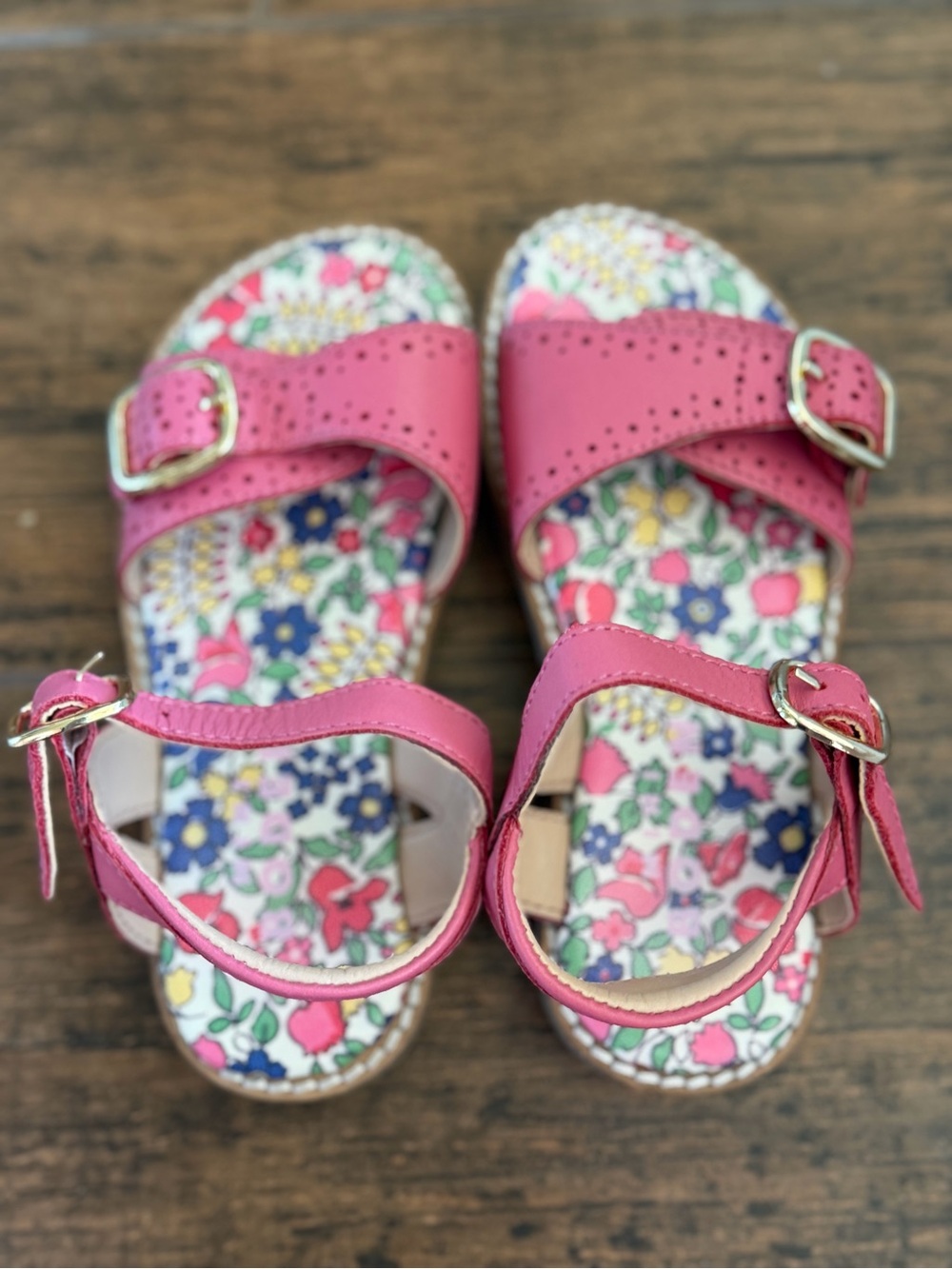 Mini Boden pink leather buckle sandals size 26